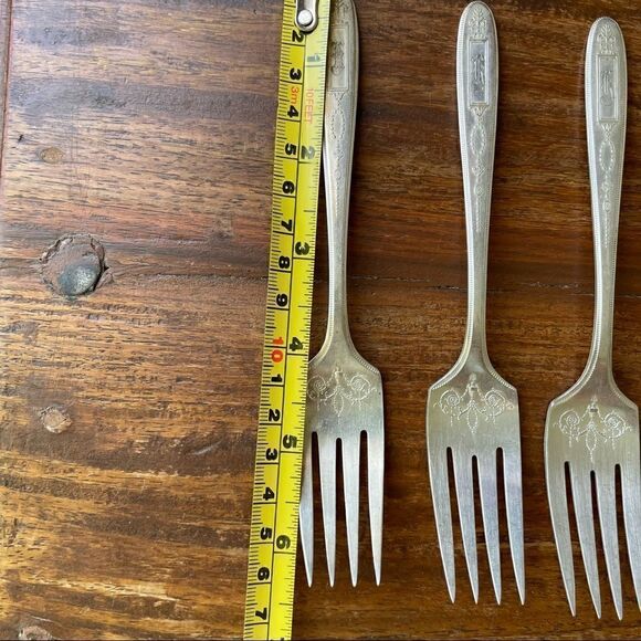 Antique 1921 Oneida Community Plate Grosvenor Salad Forks Set of 4 With Monogram - Picture 8 of 8